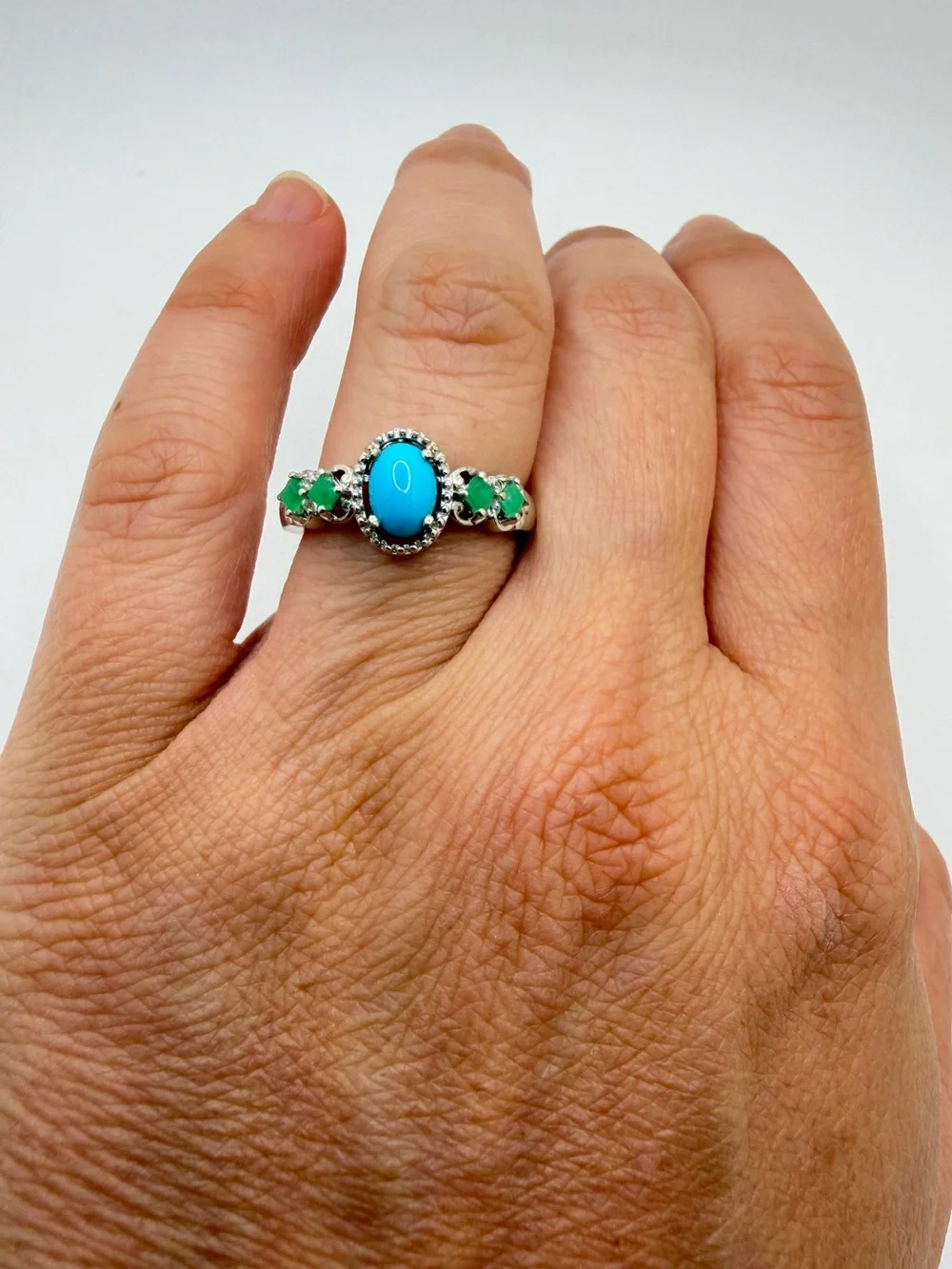 NWOT 5x7mm Sleeping Beauty Turquoise Cabochon w/ emerald accent‎ ring in 925!